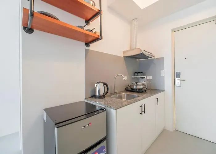Japanese Stylish In Makati Apartment